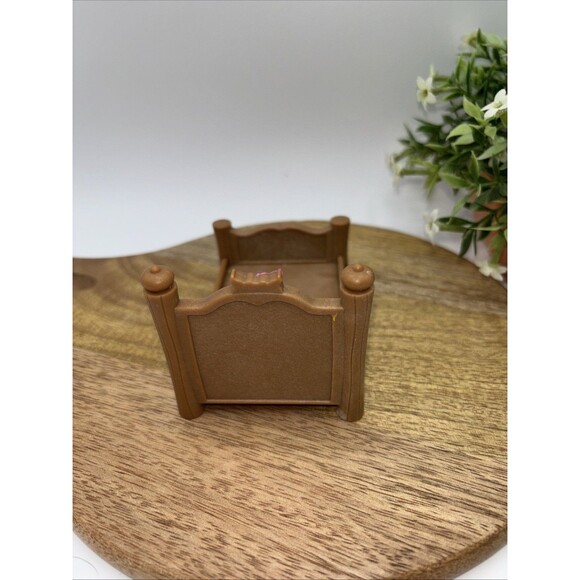 LIL WOODZEEZ Calico Critter Poster Bed 1 Piece of Furniture-Replacement-Preowned - Picture 4 of 6